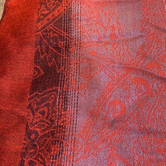 Red tones scarf - Picture 10 of 13